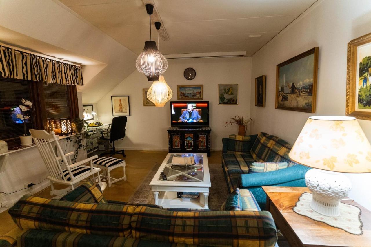 Mysig Takvaning Med Balkong Эскильстуна Экстерьер фото